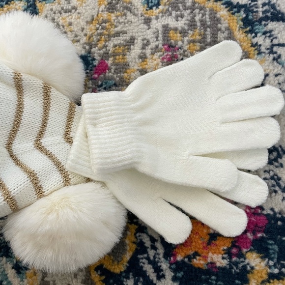 New Girls OMG beanie and gloves set - Picture 3 of 4